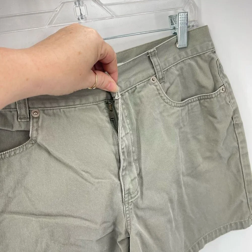 Tommy Hilfiger Womens Chino Shorts Mid Rise 100% Cotton Mid Rise olive green Siz